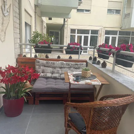 Costal Charm Apartment Голем Экстерьер фото