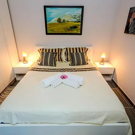 Costal Charm Apartment Голем Экстерьер фото