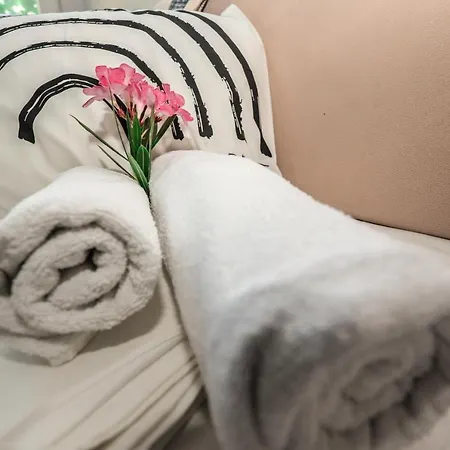 Costal Charm Apartment Голем Экстерьер фото