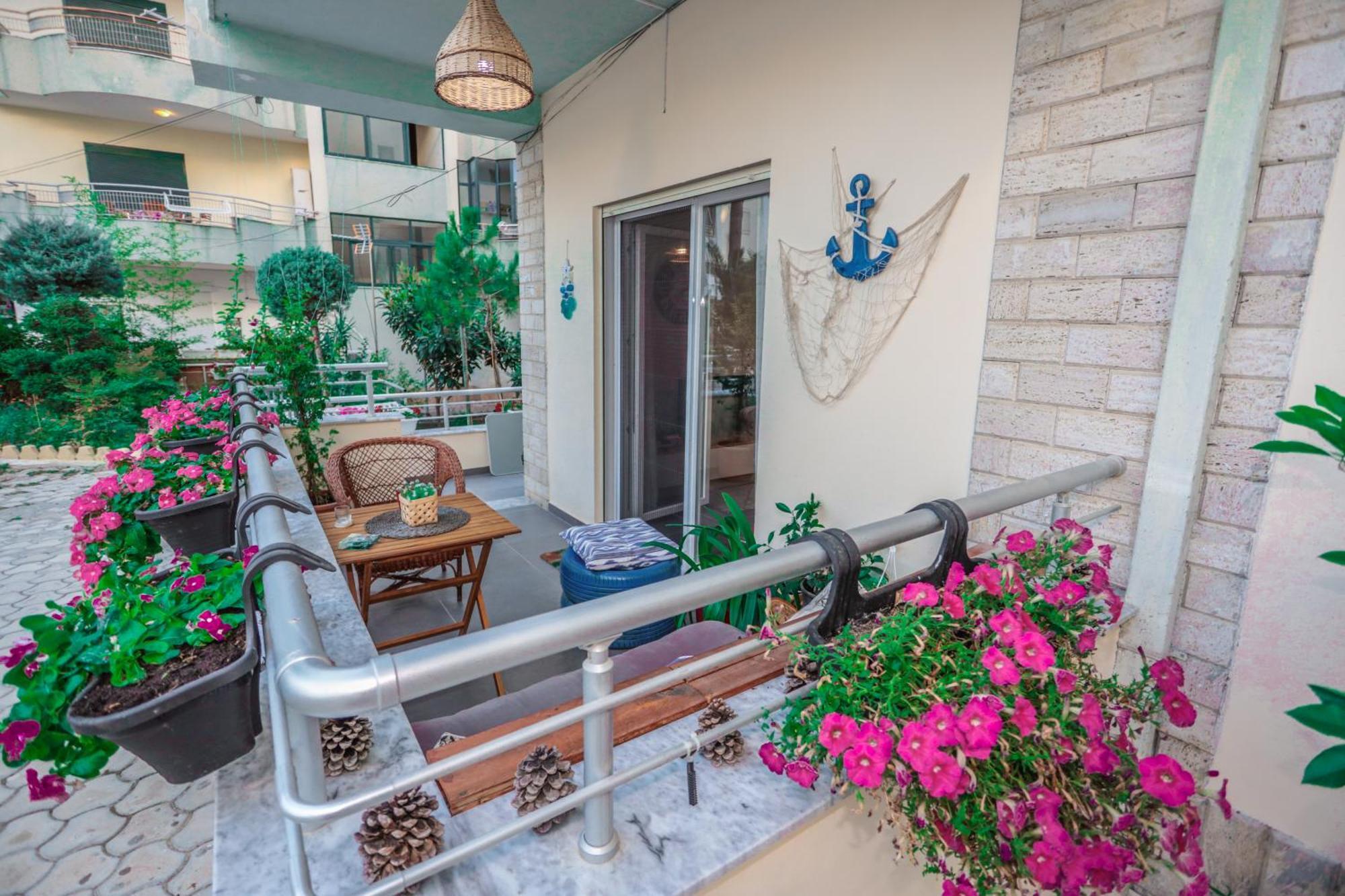 Costal Charm Апартаменти