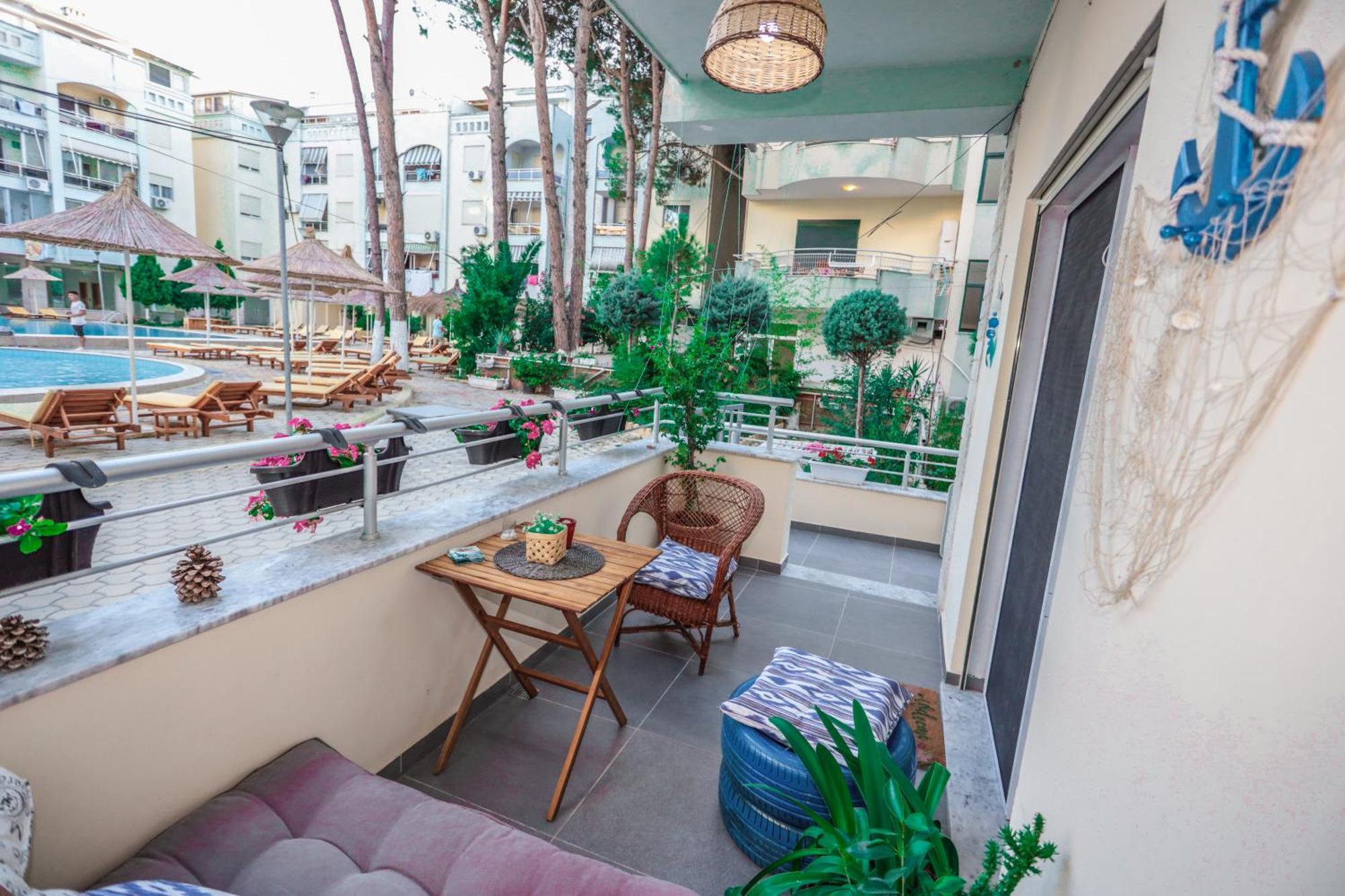 Costal Charm Апартаменти