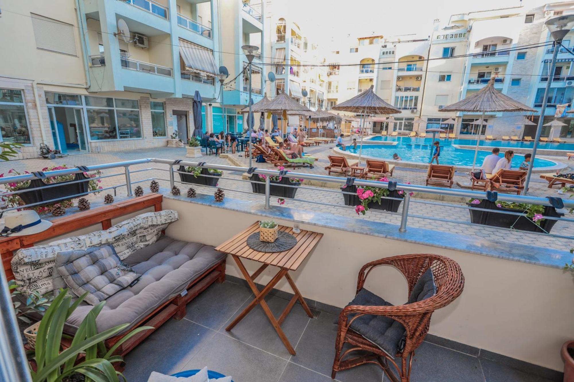 Costal Charm Апартаменти